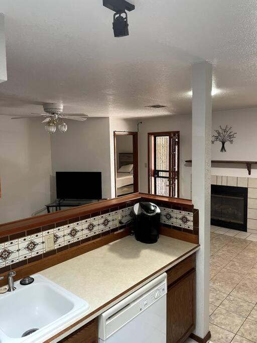 Townhouse, Two Car Garage, Fireplace Back Yard Las Cruces Exteriér fotografie