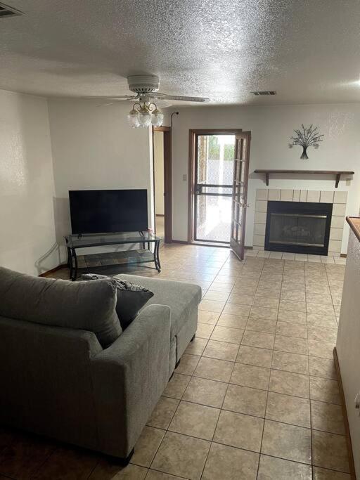 Townhouse, Two Car Garage, Fireplace Back Yard Las Cruces Exteriér fotografie
