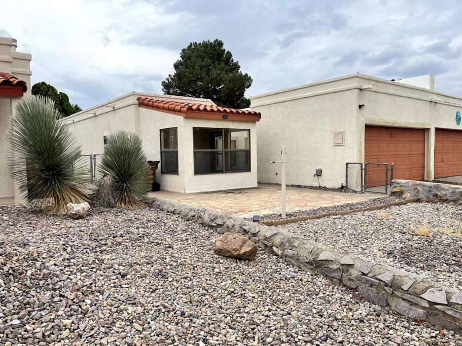 Townhouse, Two Car Garage, Fireplace Back Yard Las Cruces Exteriér fotografie
